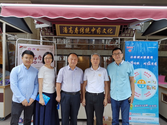 文化馆领导巡场1.jpg 文化馆领导巡场1.jpg