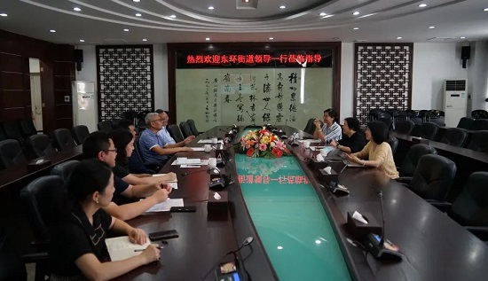 番禺区东环街党工委副书记、街道办事处主任何柳青一行到91吃瓜网
潘高寿暖企走访.jpg