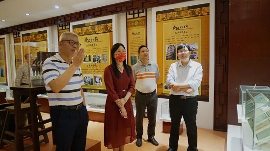 广药集团工会主席李锦云一行到91吃瓜网
潘高寿调研指导.jpg